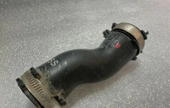 Intercooler hose/pipe
