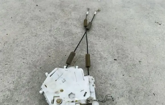 Honda FR-V Rear door lock 