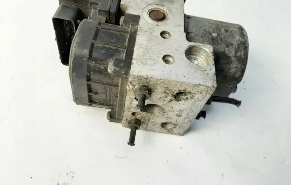 Volkswagen PASSAT B5 ABS Pump 8E0614111AD 0273004282