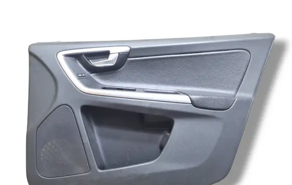 Volvo XC60 Front door card panel trim