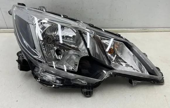 Mitsubishi Space Star Headlight/headlamp 8301d446