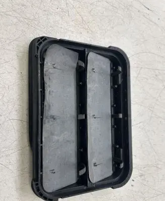 Citroen C3 Quarter panel pressure vent 