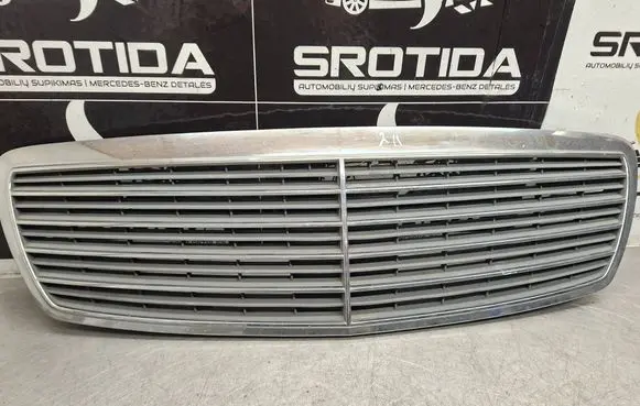 Mercedes-Benz E W211 Front bumper upper radiator grill A2118800283
