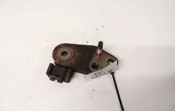 Toyota Corolla Verso AR10 Engine mounting bracket