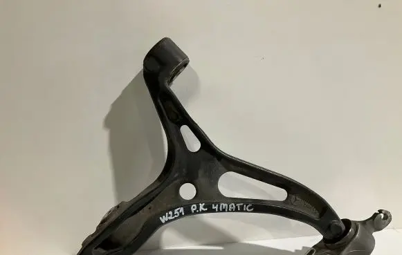 Mercedes-Benz R W251 Front lower control arm/wishbone