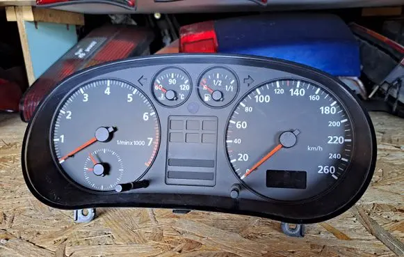 Audi A3 S3 8L Speedometer (instrument cluster) 8L0919860A