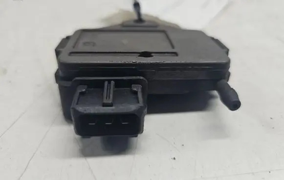 Volkswagen Golf III Air pressure sensor 3A0906051