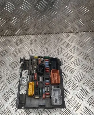 Peugeot 308 Fuse module 9664706280