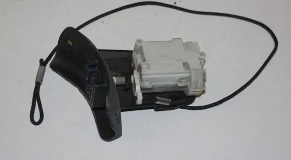Fuel tank cap lock