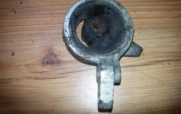 Engine mount bracket