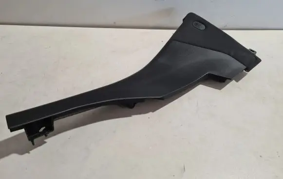 Maserati Ghibli (C) pillar trim 06700194100