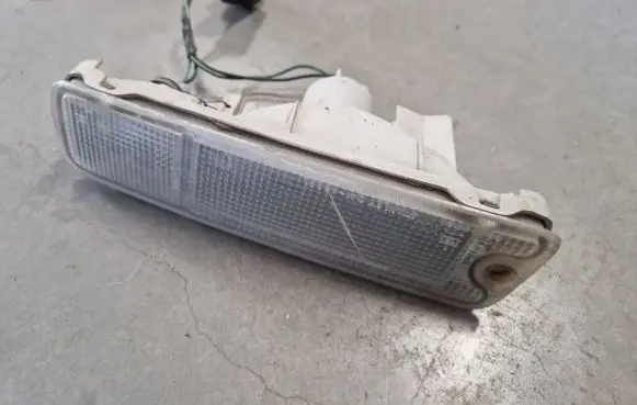 Mitsubishi L200 Front indicator light