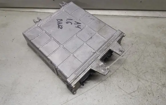 Audi A4 S4 B5 8D Engine control unit/module 8D0907557B 0261203554 0261203555