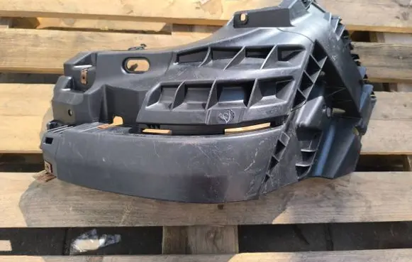 Opel Vivaro Front bumper mounting bracket 620350101R 93856001 66034
