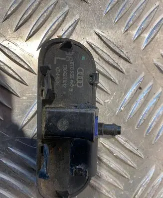 Audi A5 8T 8F Windshield washer spray nozzle 8T0955987