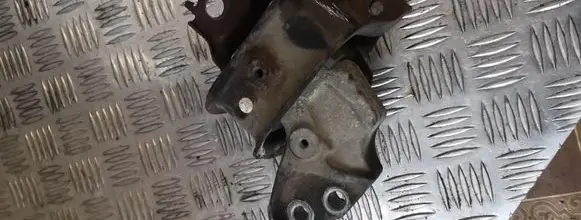 Toyota Yaris Engine mount bracket