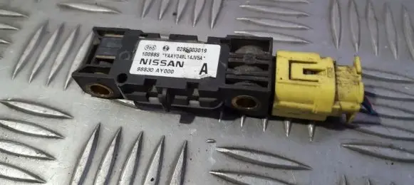 Nissan Primera Airbag deployment crash/impact sensor 98830AY000 0285003019