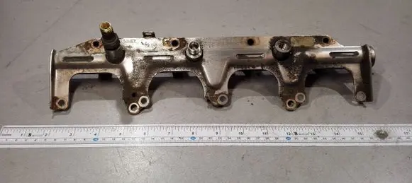 Volkswagen PASSAT B6 Fuel main line pipe 06F133317G