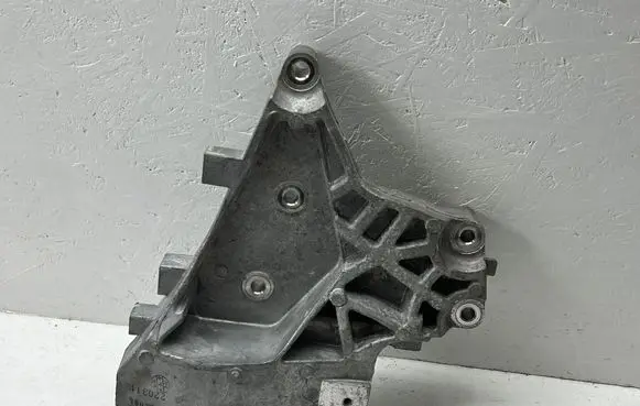 KIA Niro Engine mount bracket 365940E700 365940E701