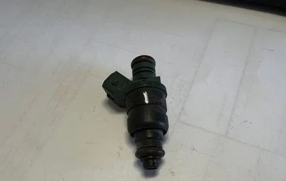 Audi A3 S3 8L Fuel injector 037906031AA