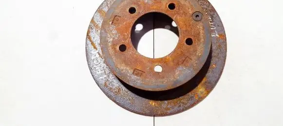 Mitsubishi Lancer X Rear brake disc neventiliuojamas
