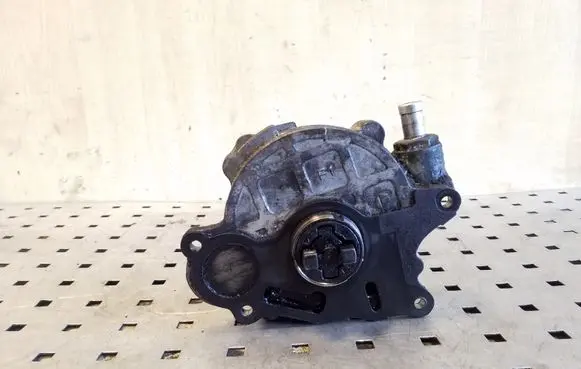 Volkswagen PASSAT CC Vacuum pump 03L145100F