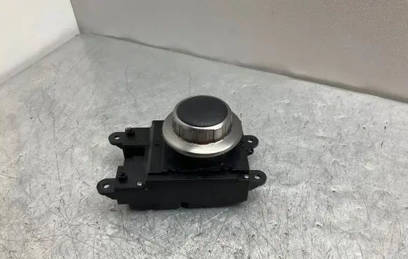 Multifunctional control switch/knob
