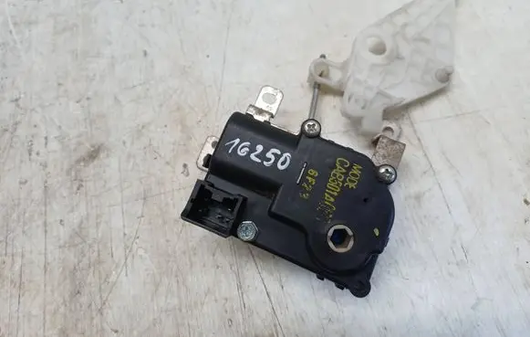 Mitsubishi Outlander Air flap motor/actuator CAB501A060 6F23