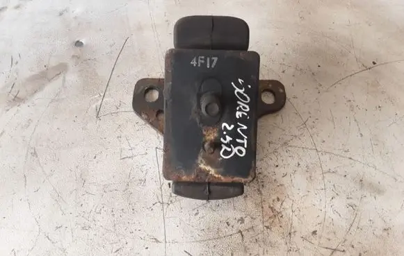 KIA Sorento Engine mount bracket 218123E150