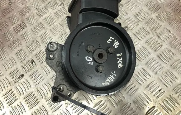 BMW 7 E38 Power steering pump 7787106 32417787106