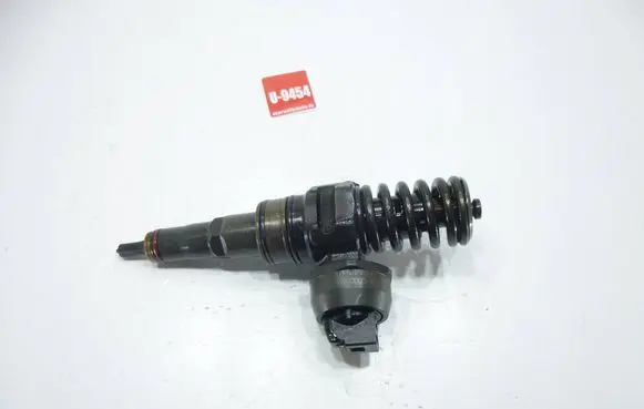 Volkswagen Golf Plus Fuel injector 038130073AG