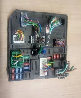 Nissan Qashqai Fuse module 284B74BA0A 521501F08 2080192274
