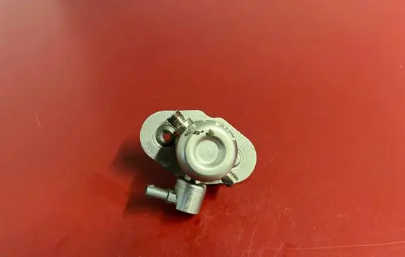 BMW X1 F48 F49 Fuel injection high pressure pump 7636881 13517636881