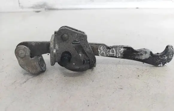 Opel Zafira A Rear door check strap stopper