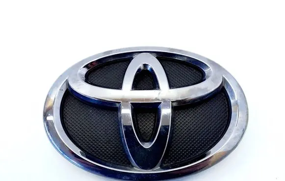 Toyota Yaris Cross Manufacturer badge logo/emblem 7531002050 7531202180