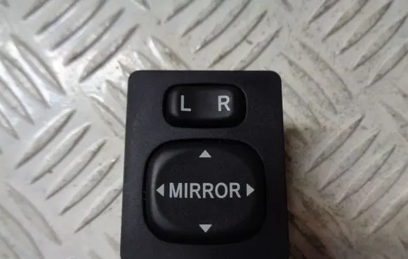 Toyota Yaris Wing mirror switch 769746C 183574