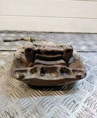 Volkswagen Transporter - Caravelle T4 Front brake caliper
