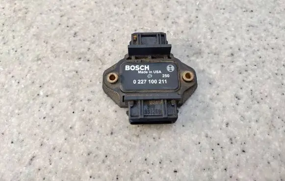 Audi A4 S4 B5 8D Ignition amplifier control unit 0227100211