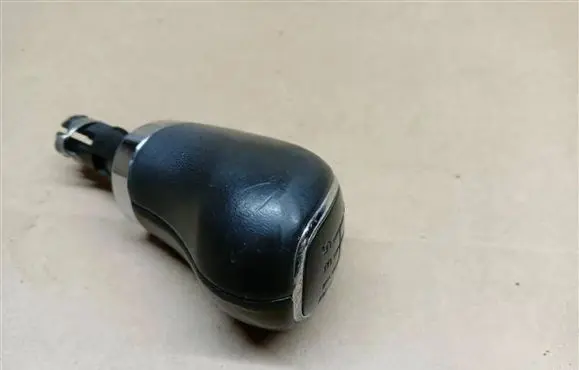 Skoda Rapid (NH) Gear lever shifter trim leather/knob