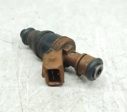 Mercedes-Benz E W124 Fuel injector 0000784949 A0000784949 0280155217