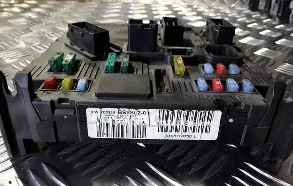 Peugeot 407 Comfort/convenience module S120104700L 9655708380