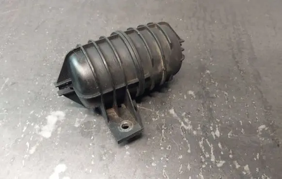 BMW 3 E46 Vacuum air tank 2247620 11652247620