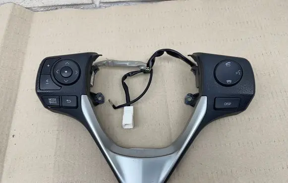 Steering wheel buttons/switches