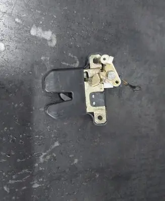 Volkswagen PASSAT B5 Tailgate/trunk/boot lock/catch/latch 3B5827505A
