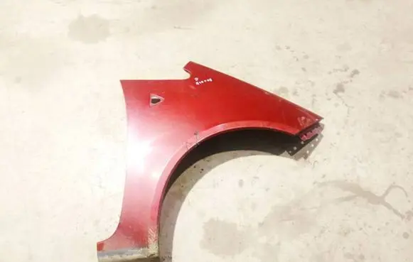 Mitsubishi Colt Fender Raudona