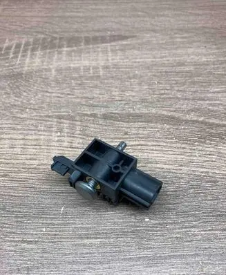 Renault Clio III Airbag deployment crash/impact sensor 8200529572