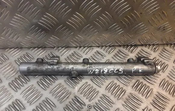 Mercedes-Benz CLS C218 X218 Fuel main line pipe 6420703095 A6420703095