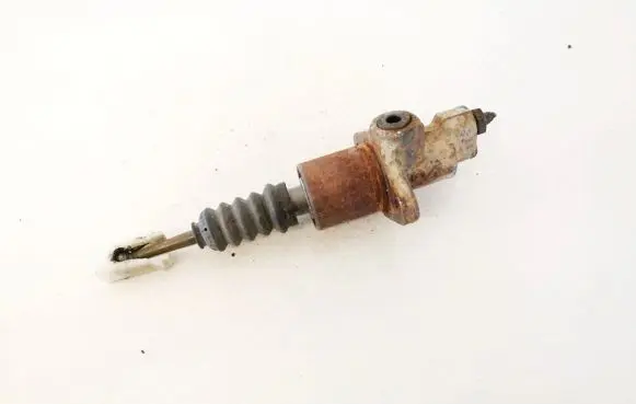 Volkswagen PASSAT B4 Clutch master cylinder 