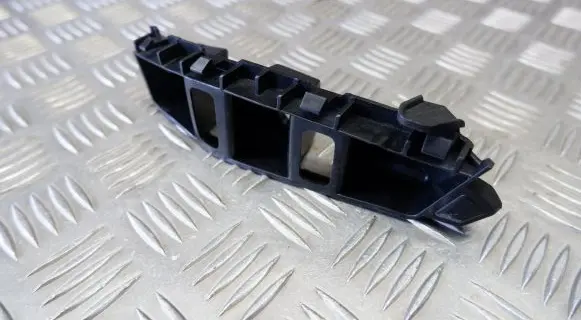 Volkswagen Touareg II Front bumper mounting bracket 7P6807184F