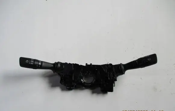 Toyota Hilux (N140, N150, N160, N170) Central console control unit 